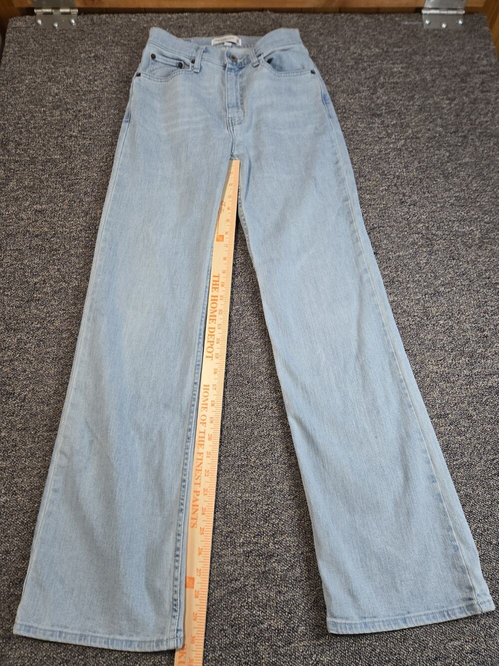 Abercrombie & Fitch The 90's Relaxed Jean High Rise 24/0